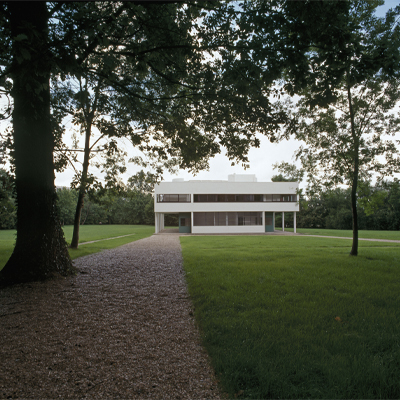 Villa Savoye, loge du jardinier © FLC / ADAGP / © Jean-Christophe Ballot  / Dist. Centre des monuments nationaux (Base Regards)