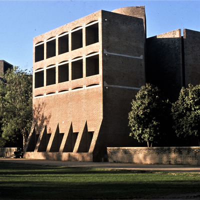 Institut de Management d'Ahmedabad © William JR Curtis, 1985