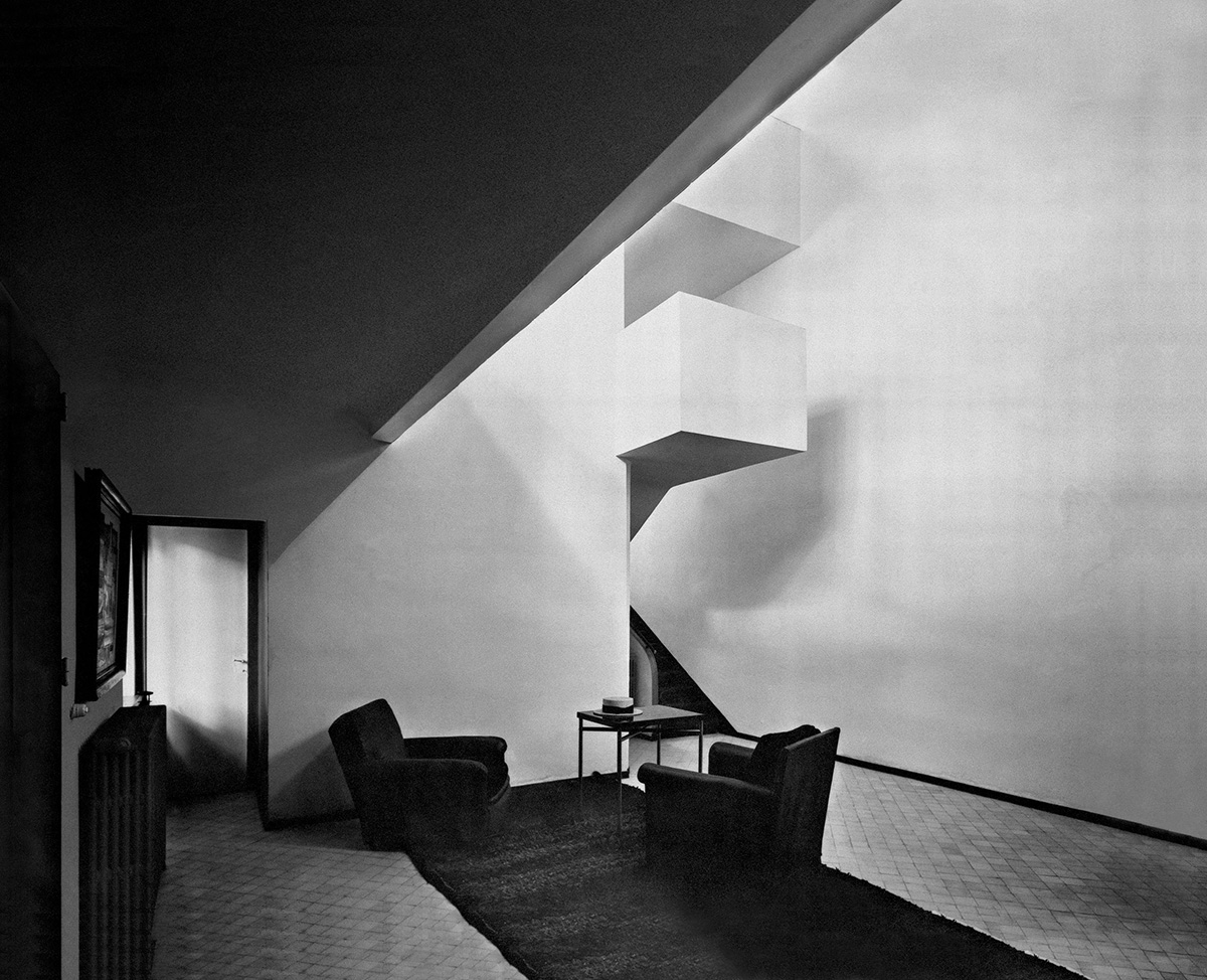 Le hall d'entrée de la Maison La Roche avec deux fauteuils Marple © FLC : ADAGP : Charles Gérard copie